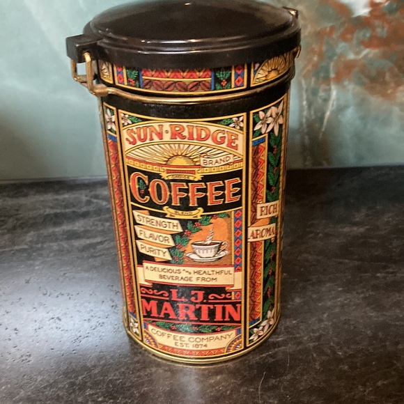 🔥Vintage Coffee Canister, Tin Can with Metal Latch. - Picture 3 of 6